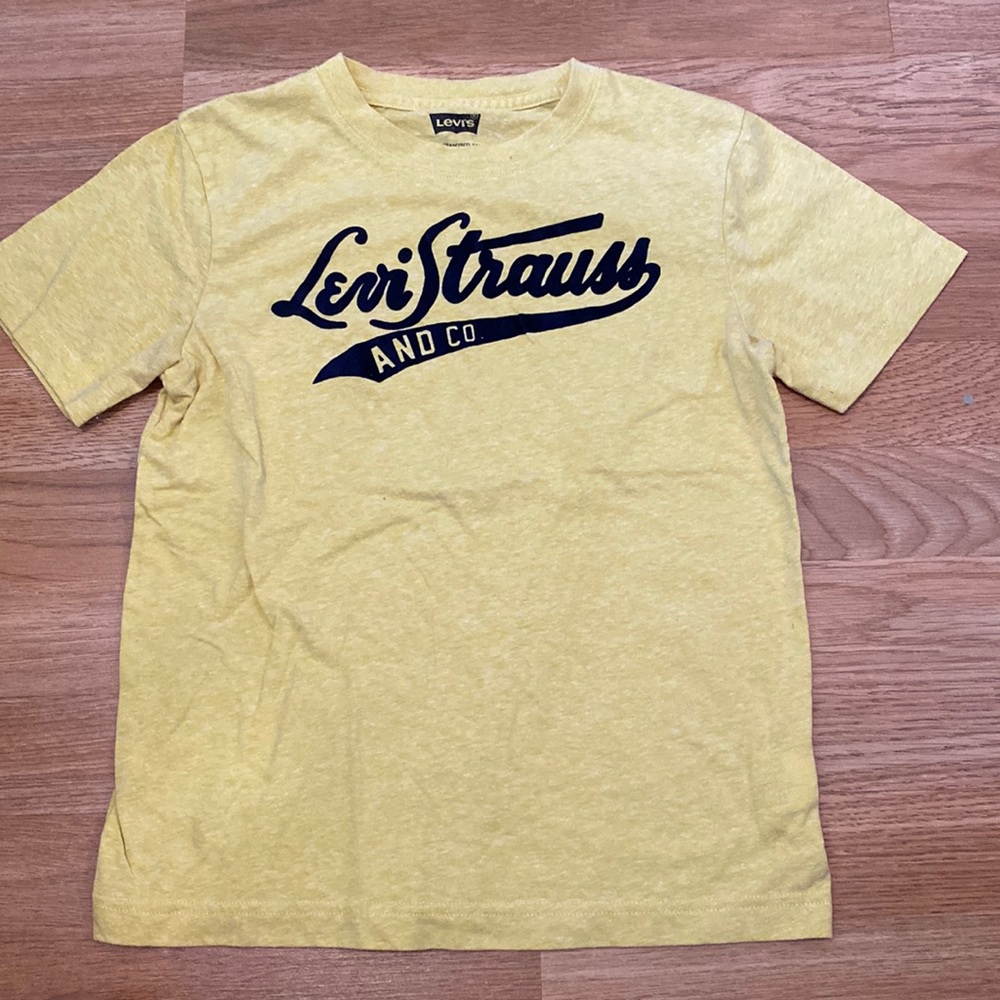 Levi’s yellow short sleeve tee